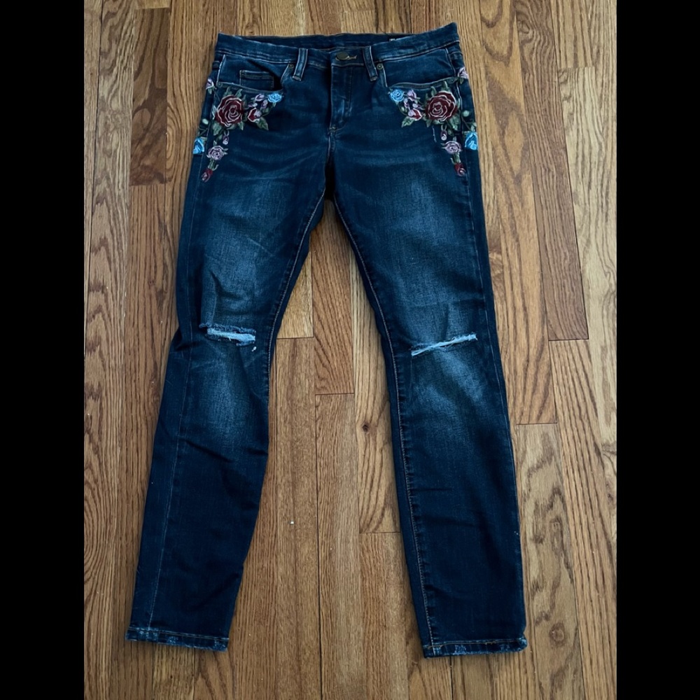 BLANK NYC FLORAL EMBROIDERED JEANS SIZE 29
